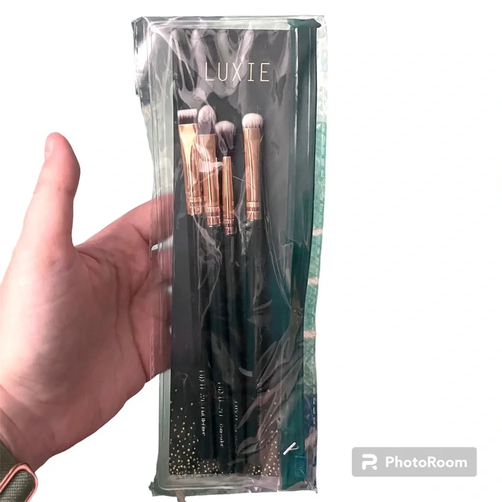 NEW Luxie Beauty Green Enchanted Eye Brush Set + Pouch